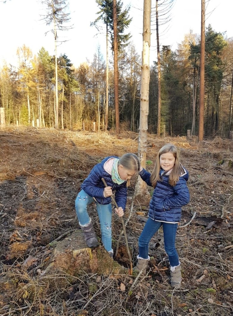 Paula und Nele bei der Arbeit