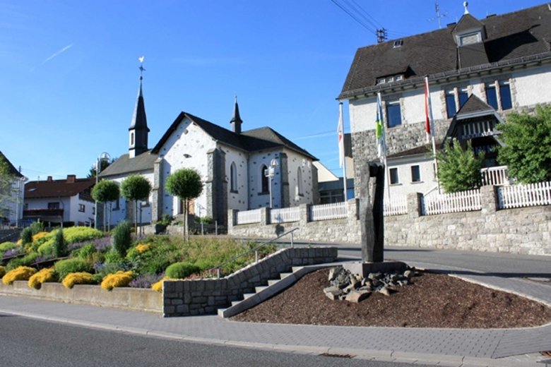 Kulturzentrum mit Rathaus und alter Kirche